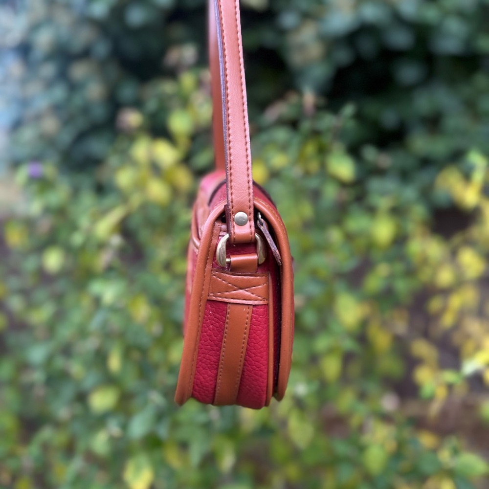 Dooney & Bourke Vintage Tack Bag Leather Red Tan Crossbody Pre Tag - Picture 5 of 9